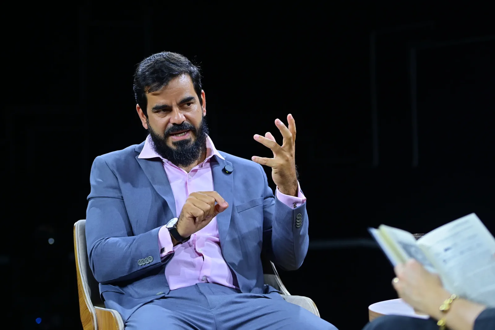 Por que Flávio Bolsonaro não herda automaticamente a imagem política do pai