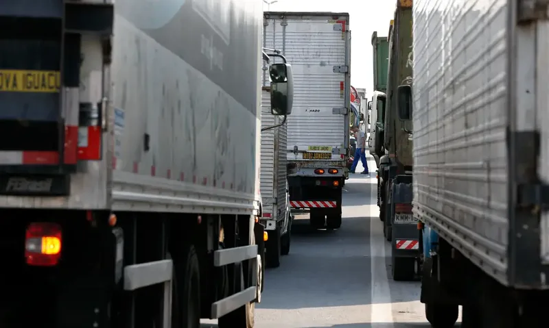 Serviços avançam em julho, mas Minas ainda recua 0,5% no ano