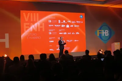 Fórum de hotelaria debate IA e o papel humano no setor