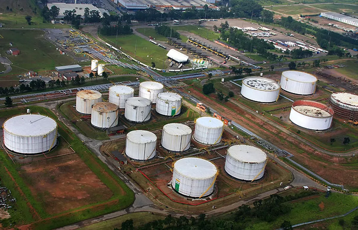 Lei cria penas específicas para furto de combustíveis em dutos