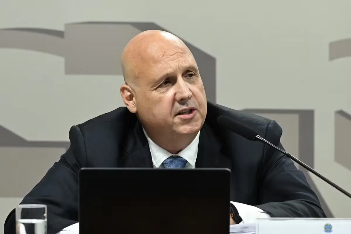 Mensagens registram tentativa de apoio a Otto Lobo para seguir na CVM