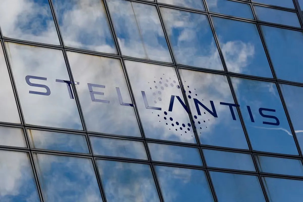 Stellantis suspende produção em três fábricas na França por falta de baterias