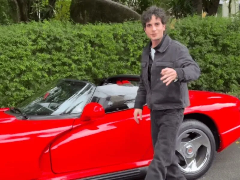 Fiuk negocia Dodge Viper 1993 avaliado em R$ 800 mil