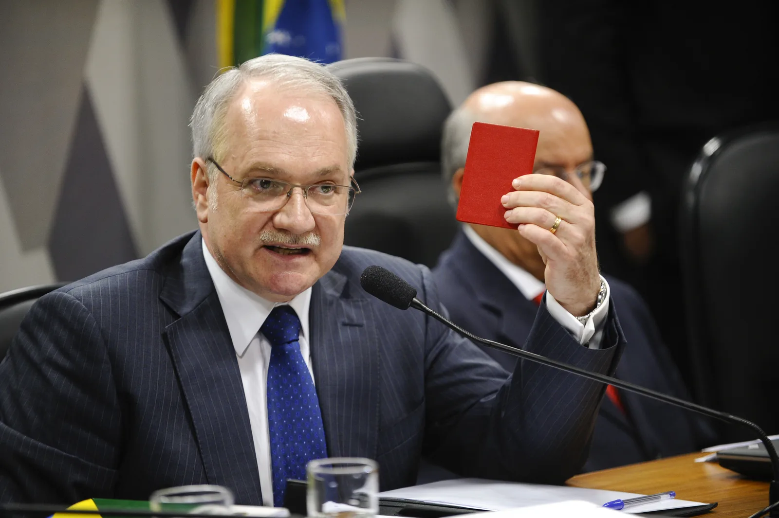 Decisões sobre diretores da PF colocam em debate limites entre ministros do STF