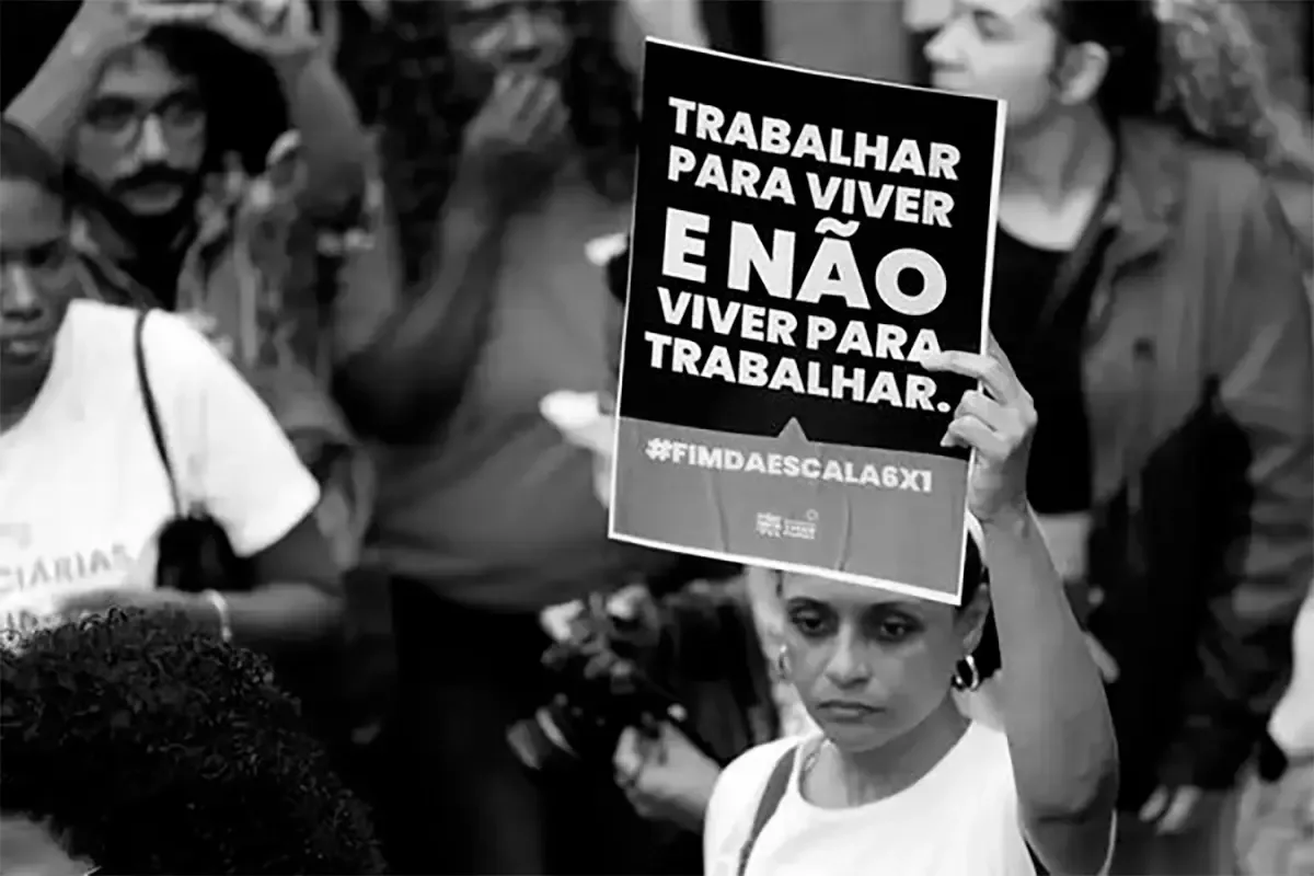 Afastamentos por burnout sobem 296% e processos já somam R$ 9,9 bilhões