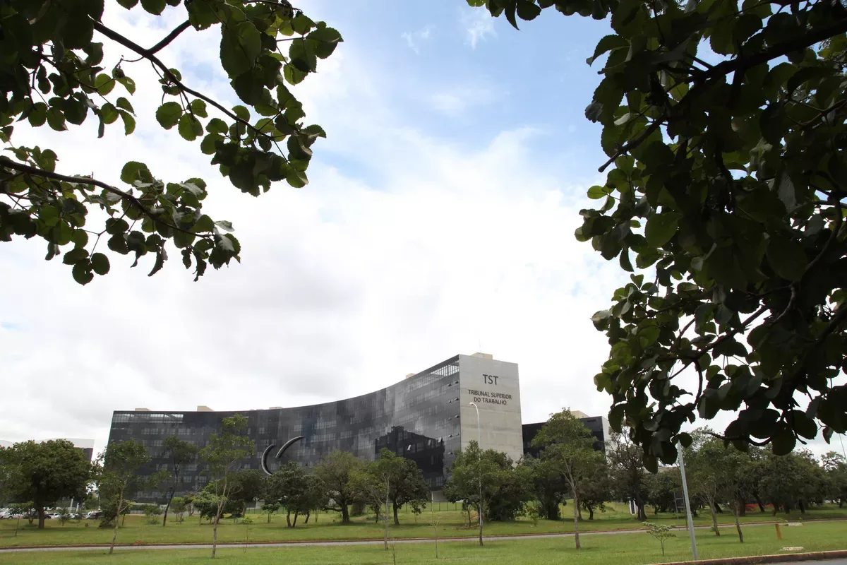 TST determina pagamento em dobro por domingos trabalhados por atendente