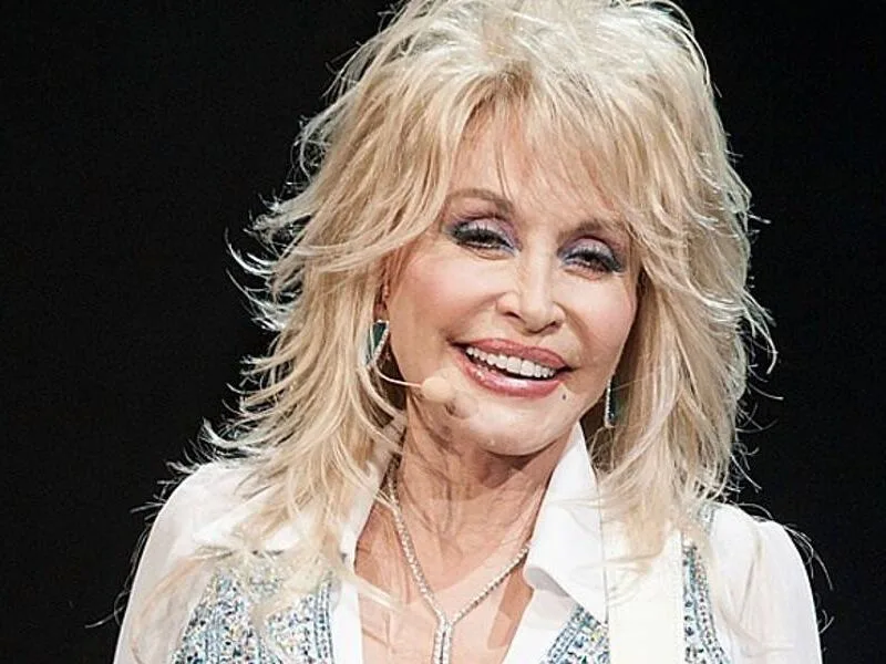 Aeroporto de Nashville terá nome ligado ao legado de Dolly Parton