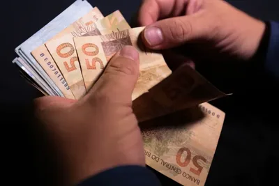 Queda do INPC em agosto afeta referências para salários e benefícios