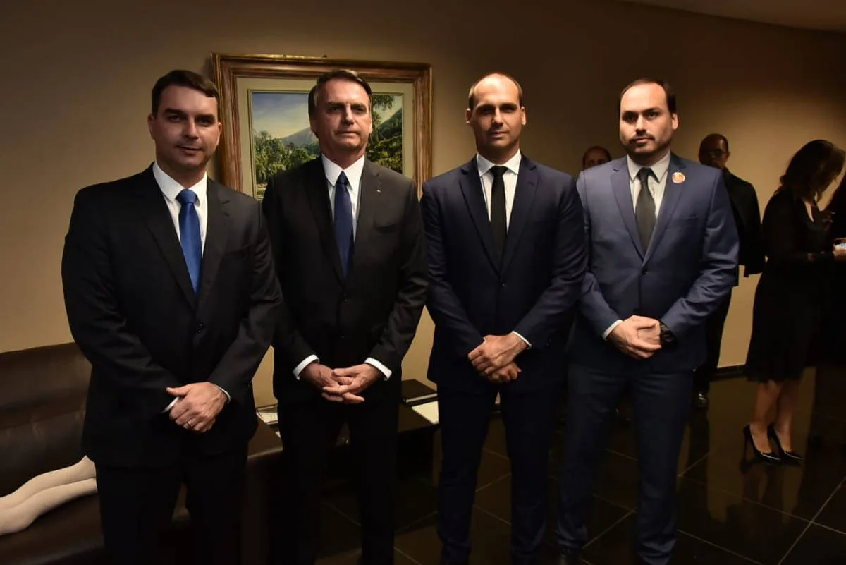 Derrota de Flávio pode reduzir espaço político da família Bolsonaro