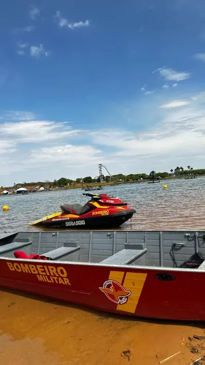 Quatro pessoas são resgatadas após barco afundar no Lago Bom Sucesso