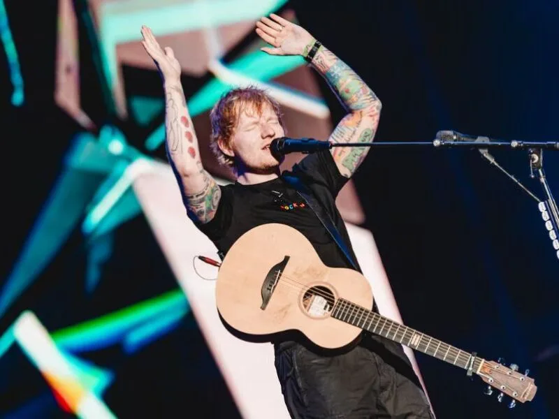 Ed Sheeran comenta retirada de Macklemore de turnê após declarações pró-Palestina