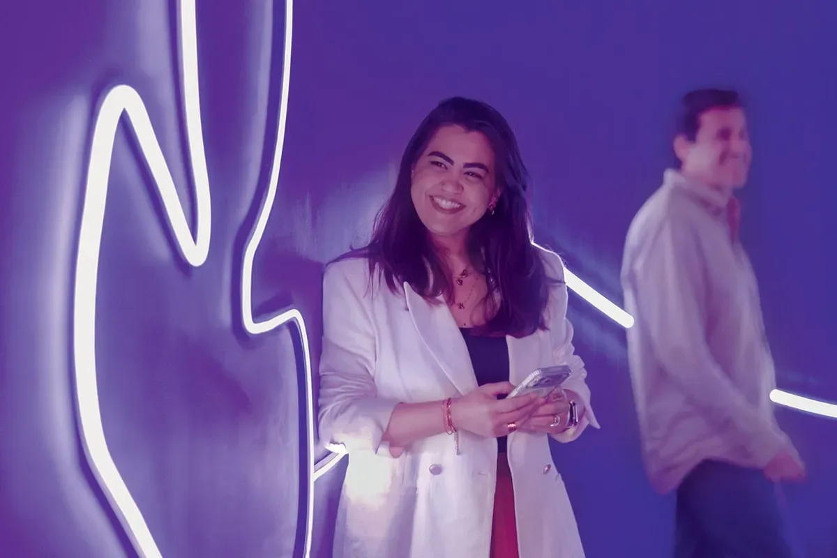 Telefônica amplia redes, IA e serviços após avanço financeiro em 2025