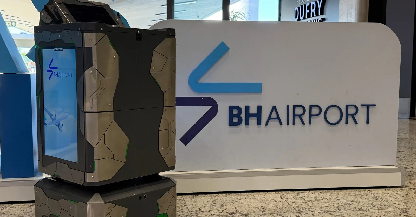 Aeroporto de Belo Horizonte começa a usar robô para entregar pedidos