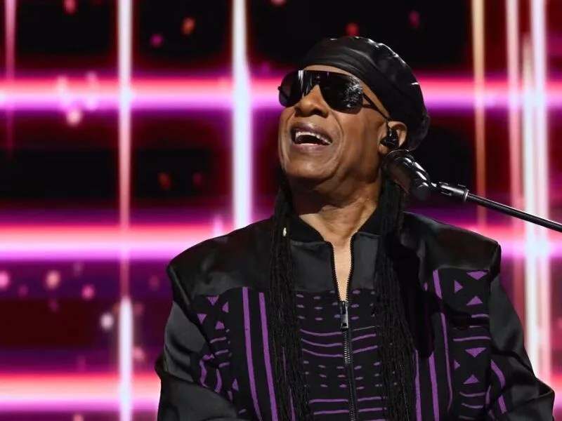Stevie Wonder anuncia turnê para celebrar 50 anos de álbum histórico