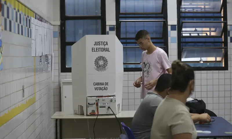 TSE define regras para celular, manifestações e prioridades na votação de 2026