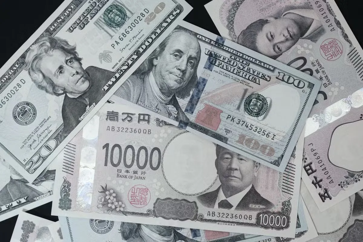 Mercado reduz exposição ao dólar enquanto monitora juros no Japão e nos EUA