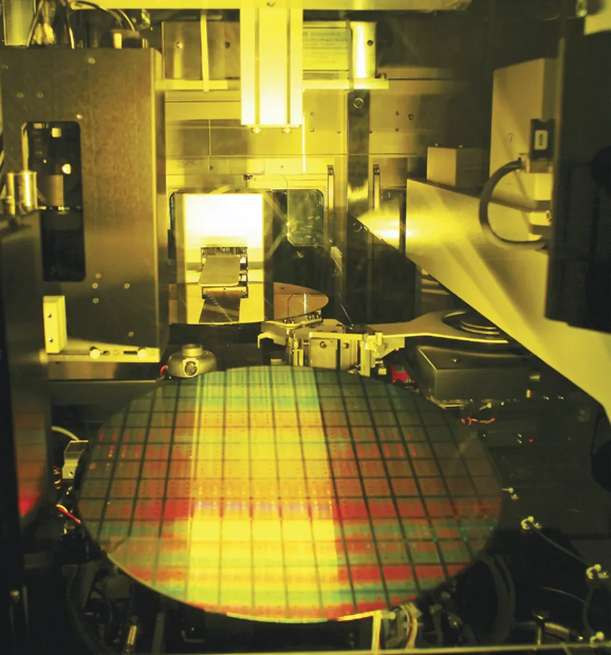 Resonac cria substrato de SiC de 300 mm para ampliar produção de chips