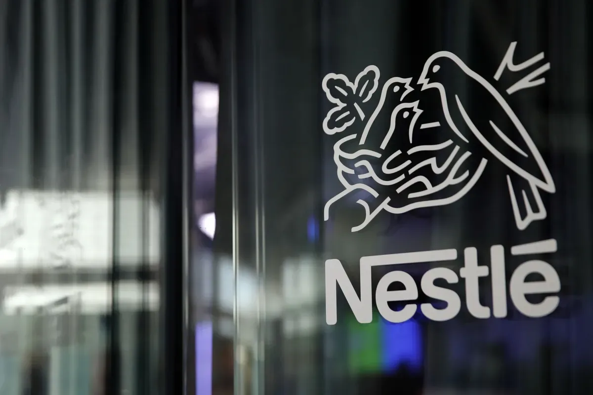 Nestlé e Auchan passam ao controle temporário de empresa na Rússia