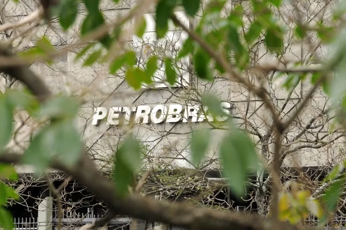 Petrobras recebe R$ 2,57 bilhões; SLC Agrícola anuncia captação