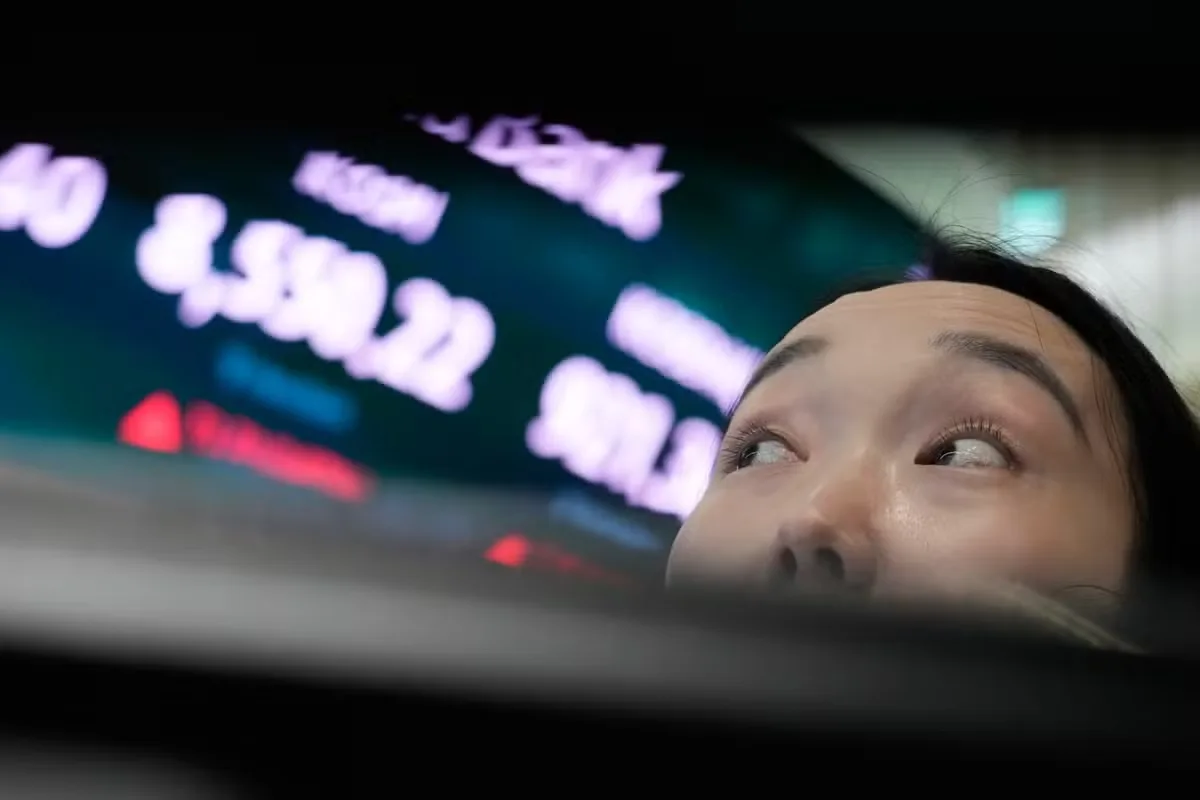 Mercados asiáticos recuam com ações de IA, petróleo e juros no radar