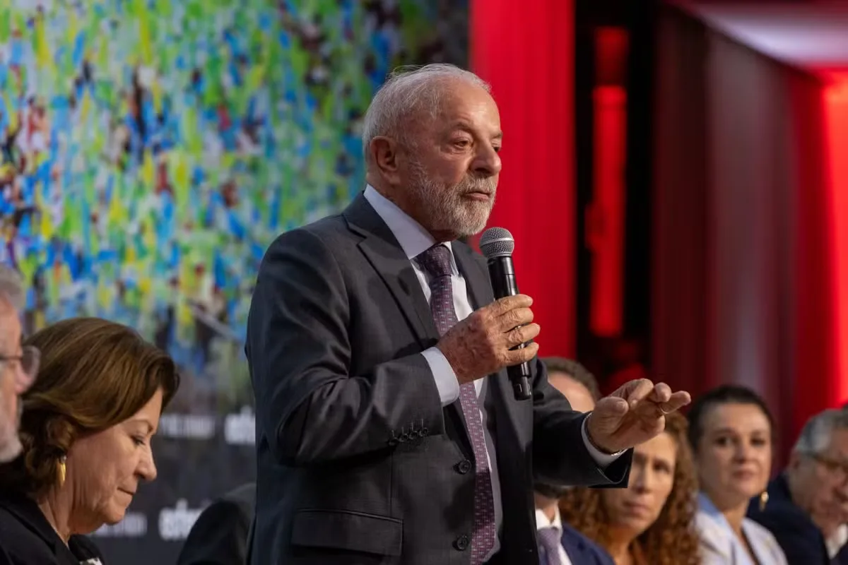 Lula propõe revisar fundos eleitorais e partidários em eventual novo mandato