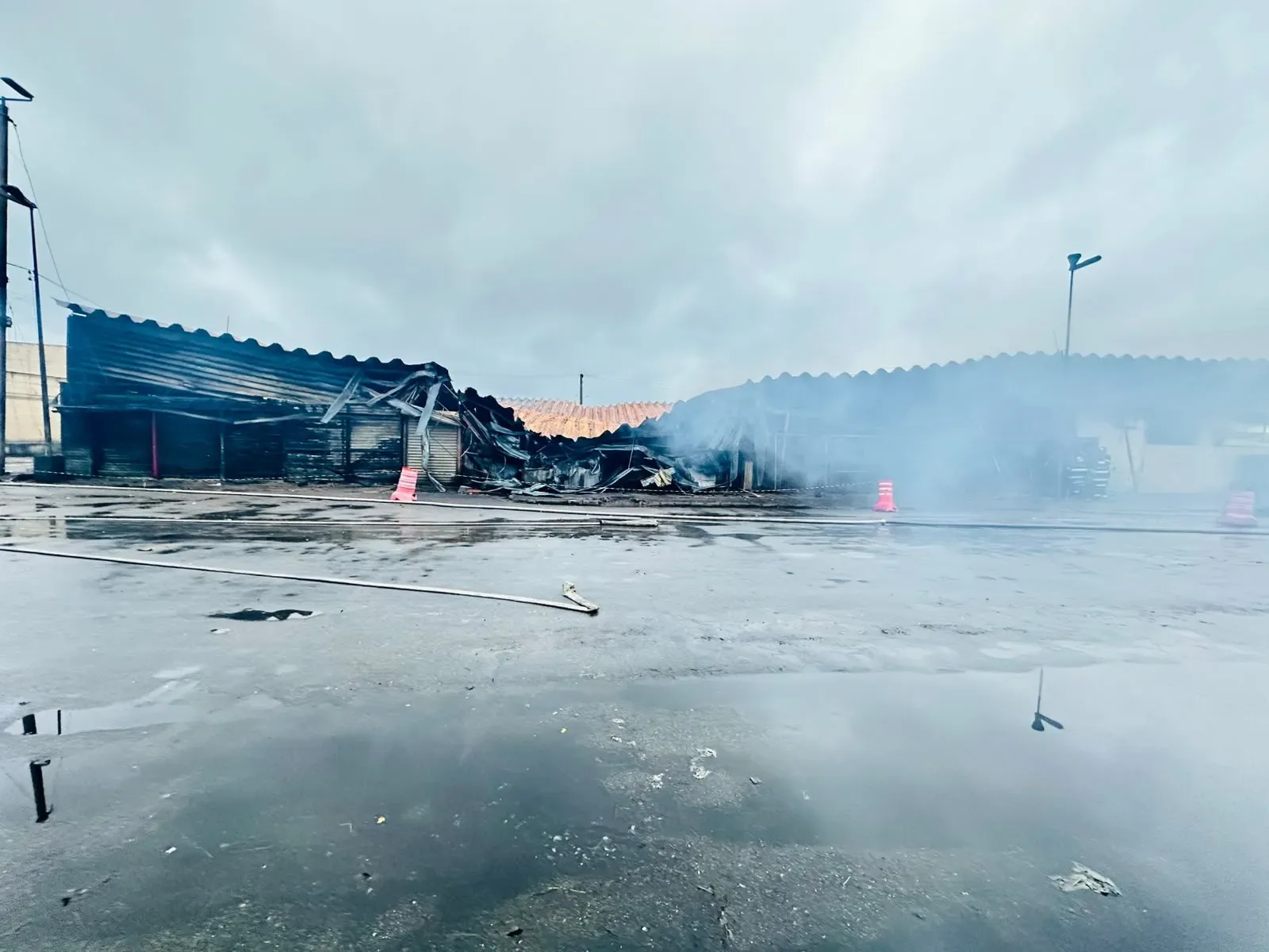 Fogo atinge pavilhão do Ceagesp e afeta mais de 300 boxes em São Paulo