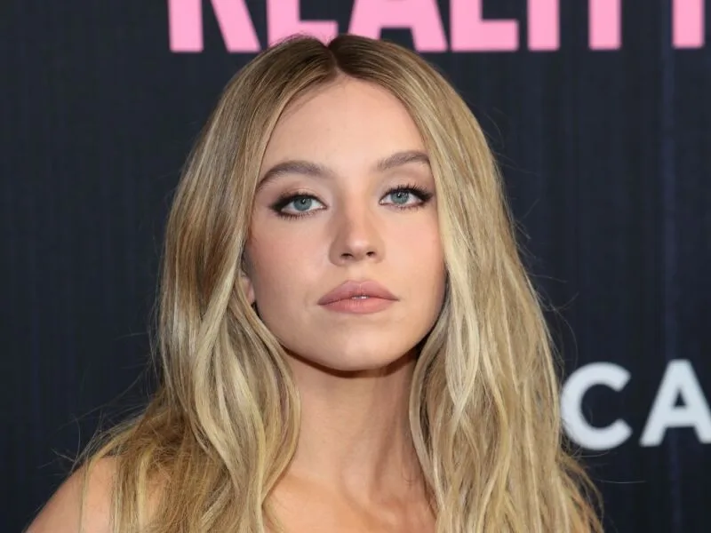Anúncio de apostas com Sydney Sweeney provoca críticas de atletas