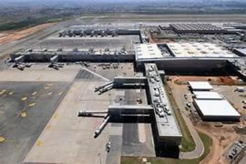 Falha de energia causa lentidão em embarques no Aeroporto de Viracopos