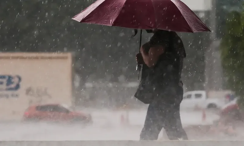 Chuva irregular atinge Goiás no fim de semana, com risco de granizo e vento forte