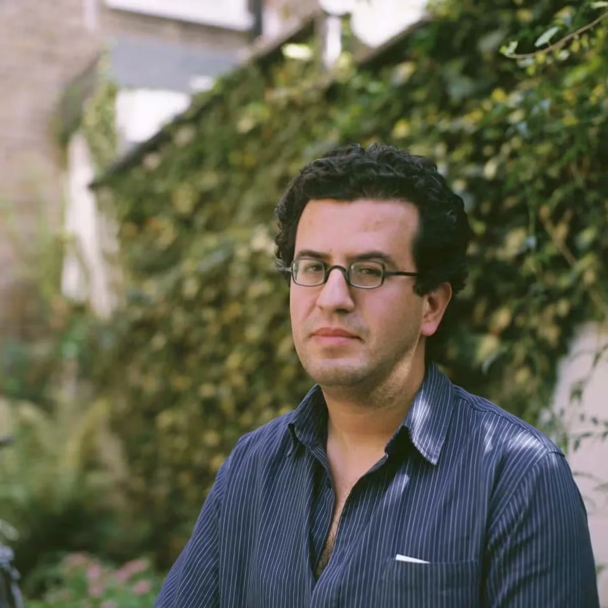 Hisham Matar aborda exílio e amizade em “Meus amigos”
