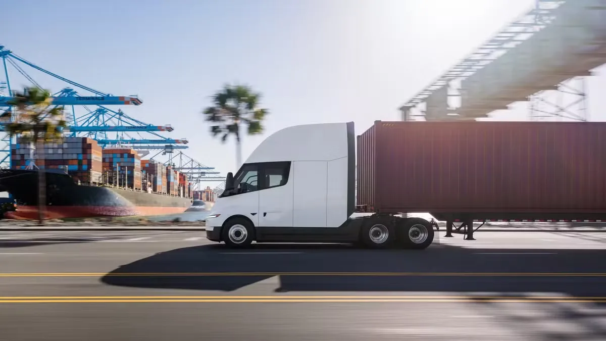 Tesla prepara chegada do caminhão elétrico Semi ao mercado europeu