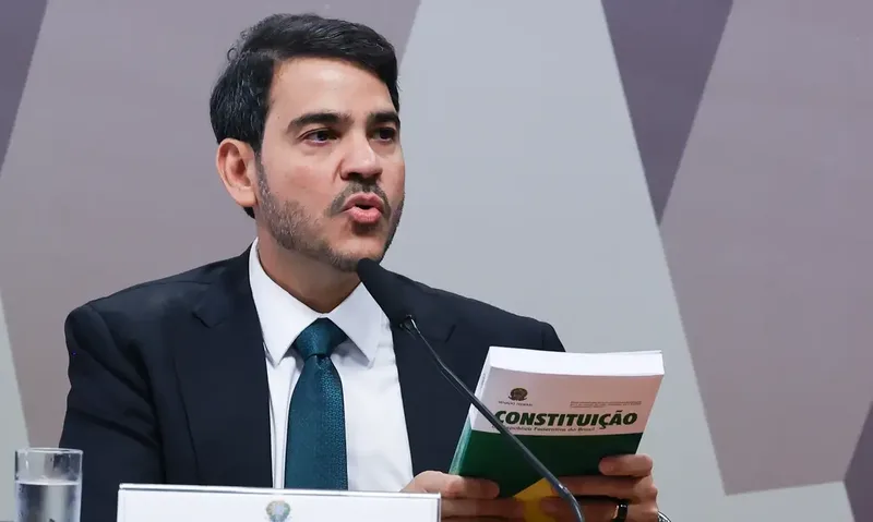 AGU contesta afastamento de dirigentes da PF em pedido ao Supremo