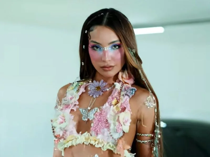 Vanessa Lopes apresenta novo single em estreia nos palcos como cantora