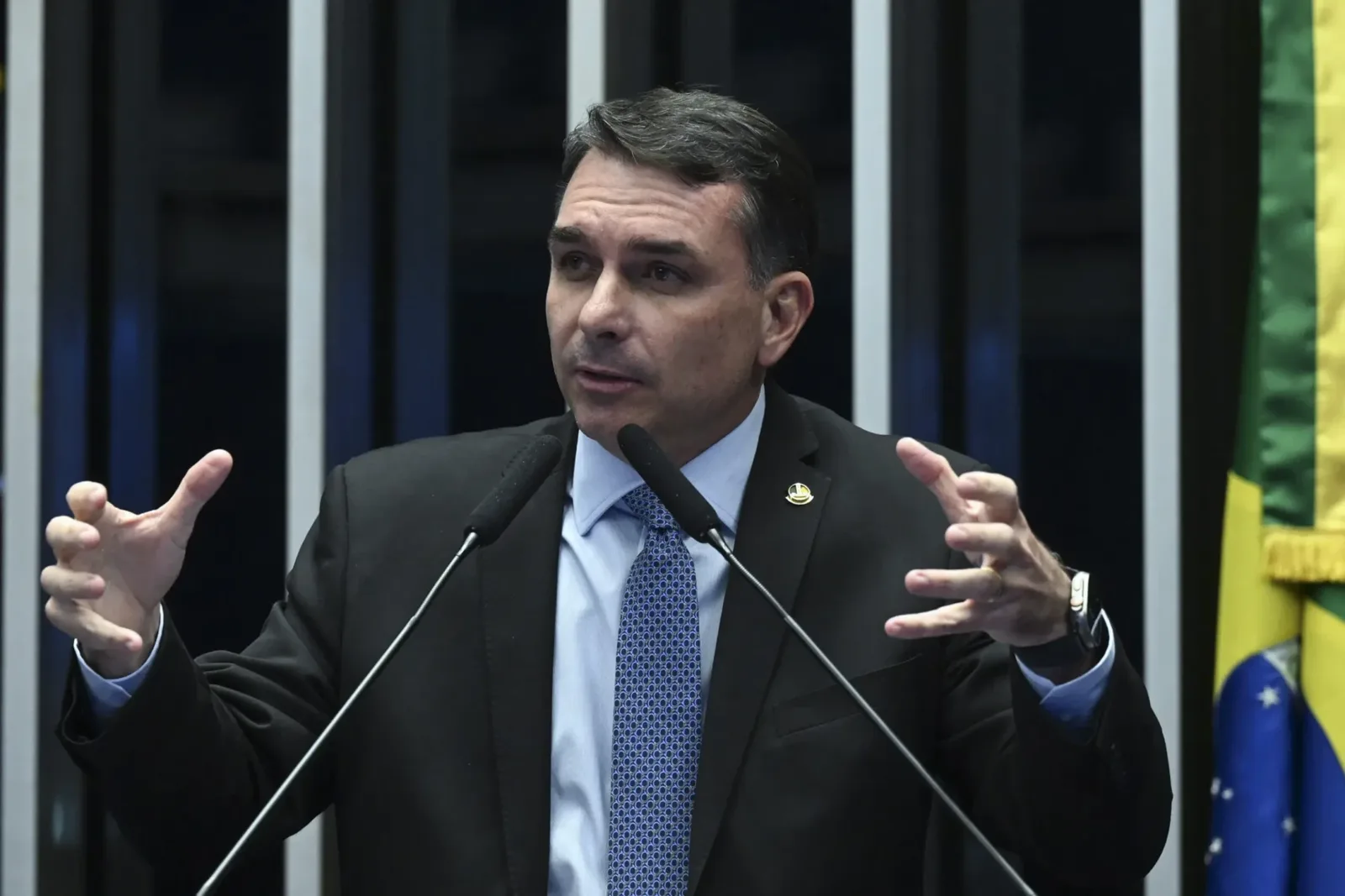 Projeto arquivado volta ao debate após declaração de Flávio Bolsonaro
