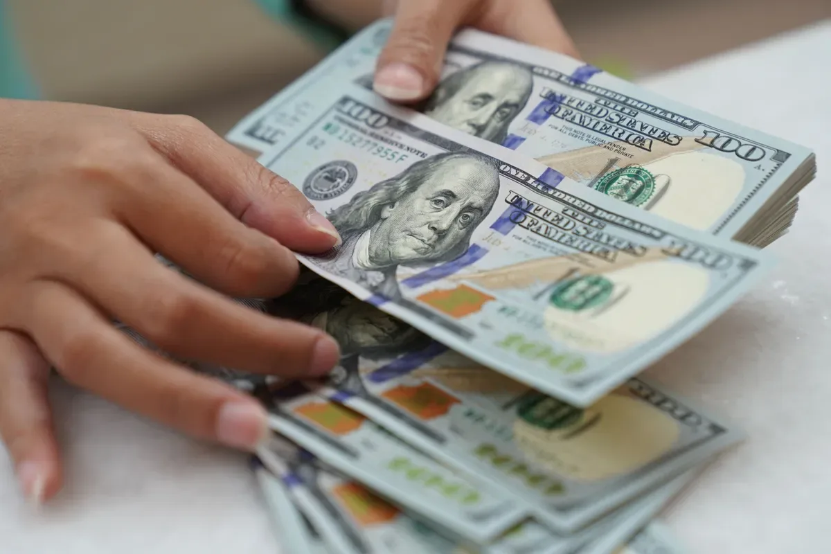 Dólar fecha a R$ 5,1810 e encerra semana com alta de 0,72%