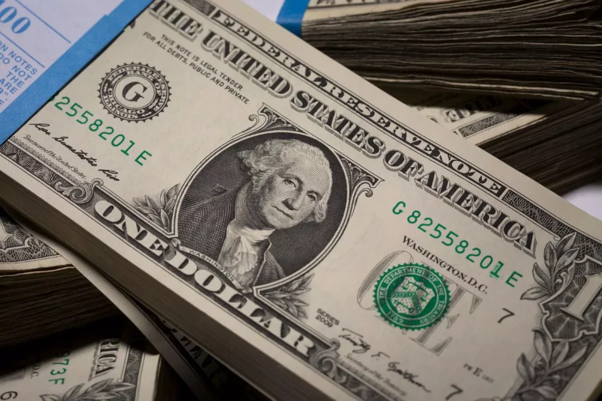 Dólar cai 0,70% e fecha a R$ 5,1082 diante de cenário eleitoral