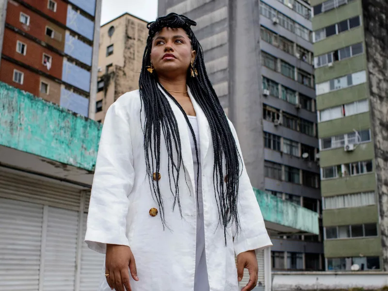 Luana Tavares lança álbum de estreia com foco em ancestralidade