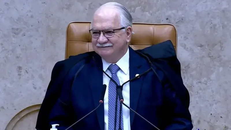Sessão sobre Moraes tem atrito entre Dino e Fachin por regra de fala