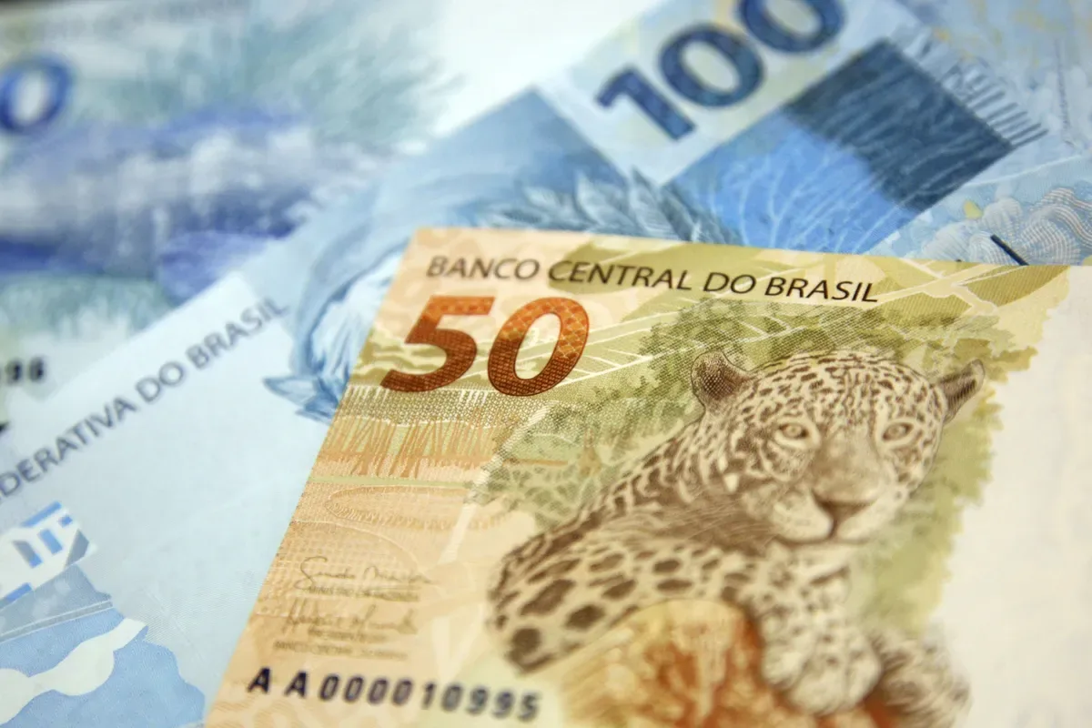 Contingenciamento leva projeção fiscal de 2026 ao piso da meta