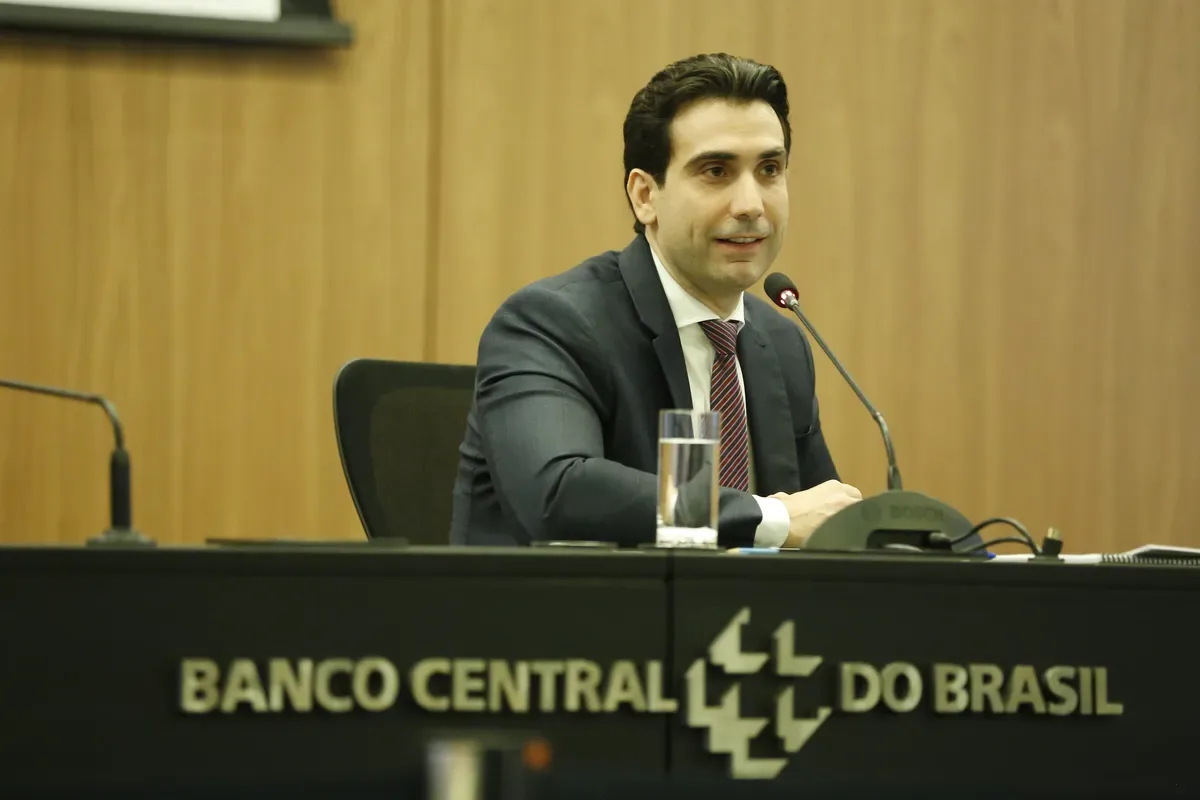 Galípolo destaca comunicação prévia de servidor do BC sobre consultoria do irmão