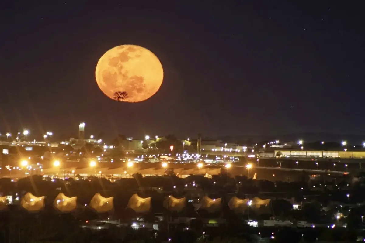 Goiânia observa a décima Lua Cheia de 2026 após fenômeno raro em maio