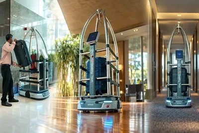 Mercure Uberlândia passa a usar robô para levar malas aos apartamentos