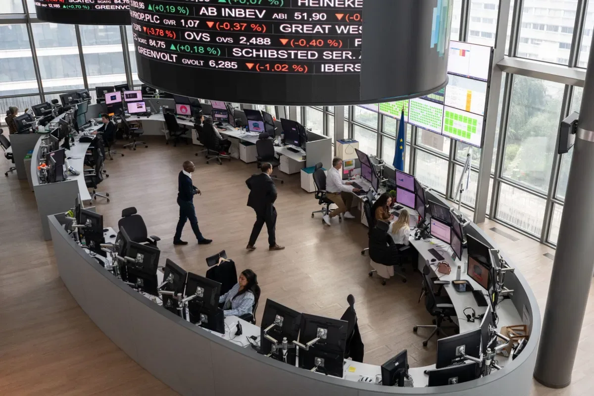 Bolsas europeias recuam após alta de juros do BCE e avanço do petróleo