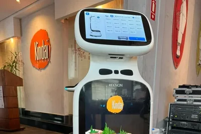 Rede de hotéis usa robôs garçons em restaurantes do interior de São Paulo
