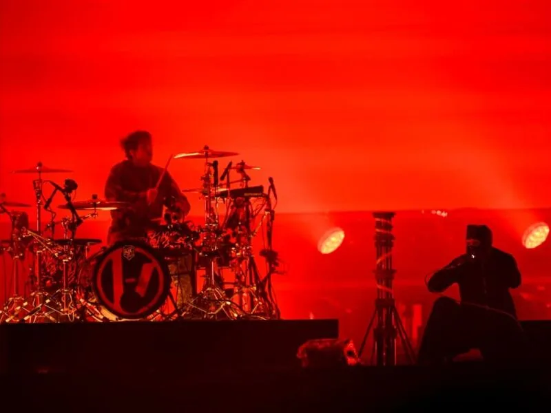Twenty One Pilots encerra Rock In Rio 2026 com show de contrastes e participação da plateia