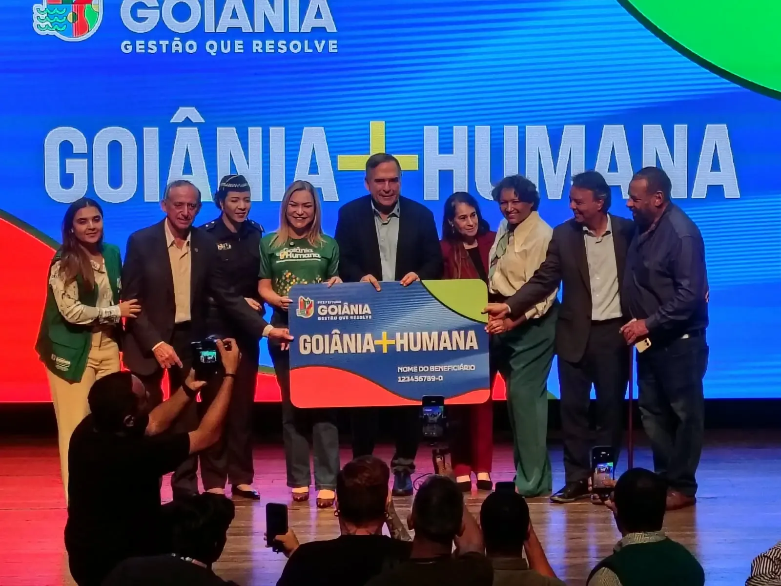 Goiânia planeja cartão e regras para benefícios sociais