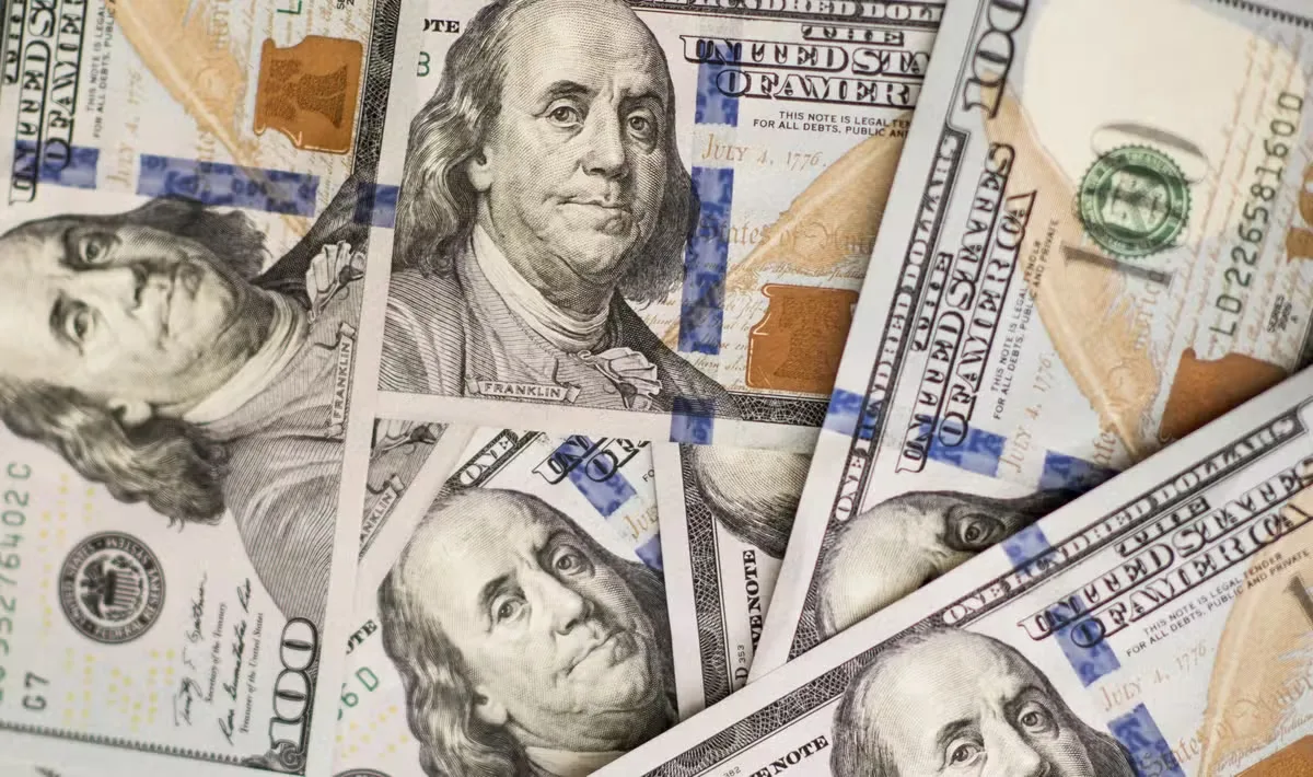 Real tem um dos melhores desempenhos globais, e dólar recua 0,18%