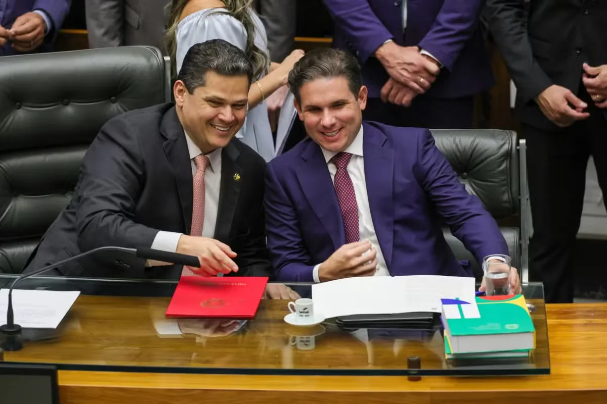 Mensagens indicam proximidade de Vorcaro com presidentes da Câmara e do Senado