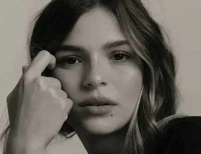 Luana Marquezine amplia atuação entre artes visuais, dança e teatro