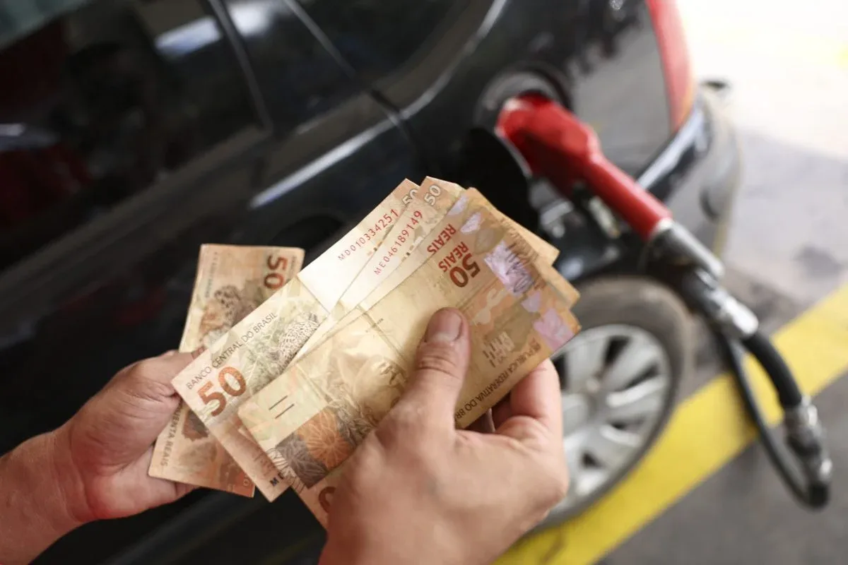Diesel terá desconto inicial de R$ 1 por litro; gasolina ganha corte temporário